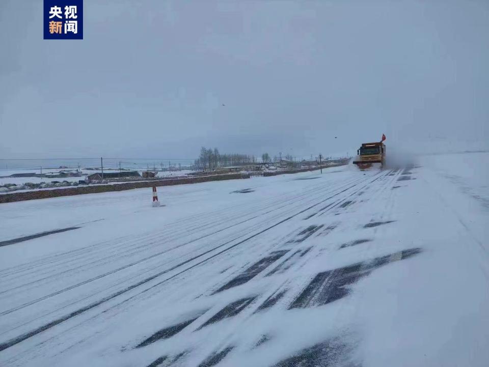 受低温雨雪冰冻、沙尘暴影响 内蒙古部分路段实施交通管制_腾讯新闻