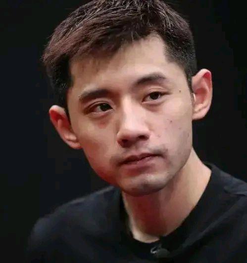 张继科赌博风波后首次现身!在宁波一俱乐部出任技术顾问_腾讯新闻