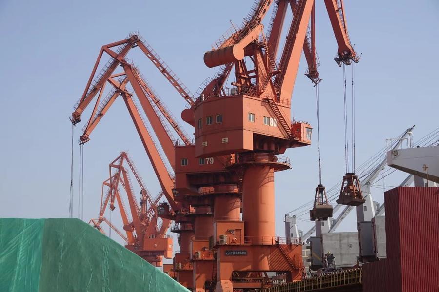 全国首创山东港口青岛港门机自动化新模式投入使用