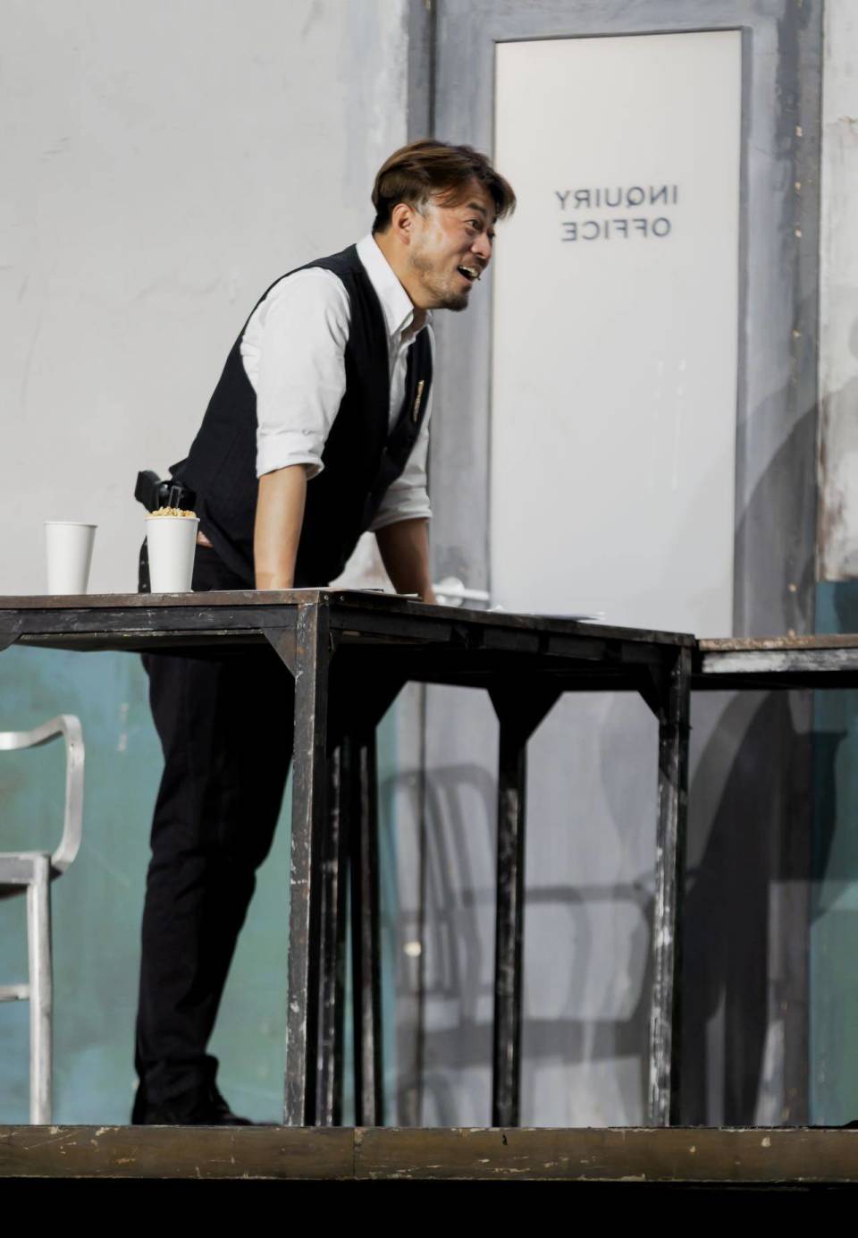 周一围十周年纪念版《枕头人》北京站收官 细腻表演好评不断