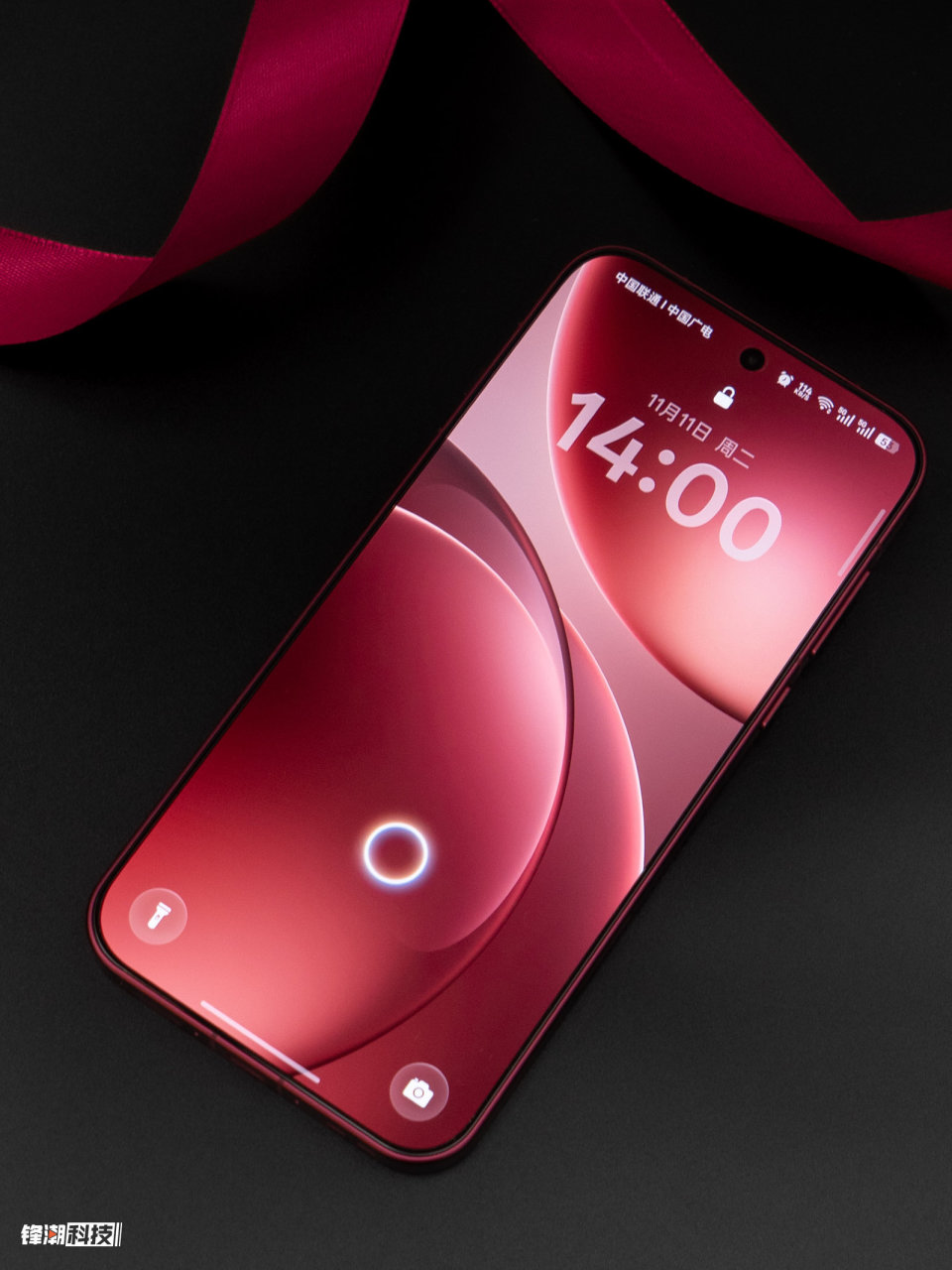 OPPO Find X9 Pro追光红图赏：绒砂工艺与红色浑然一体-腾讯新闻