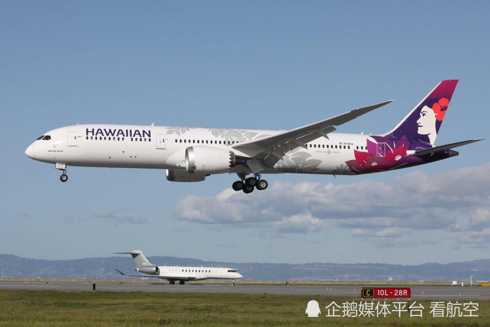航空首次在旧金山国际机场和檀香山国际机场之间运营其首架波音787