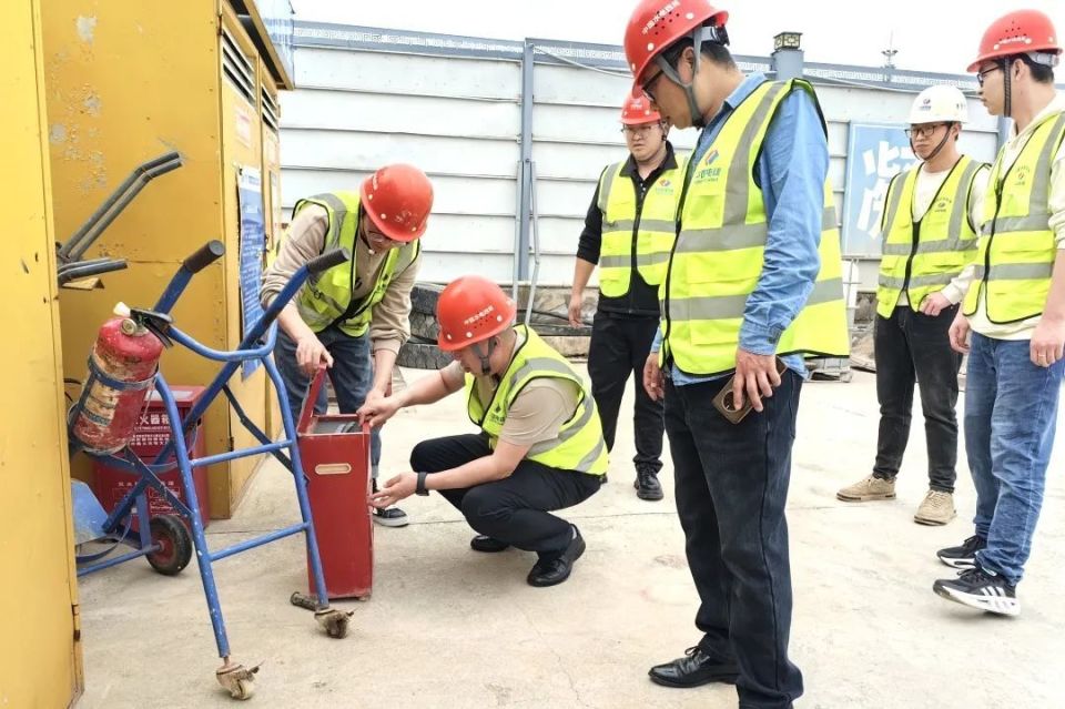 安全事故发生,4月3日上午,武汉地铁12号线项目开展节前安全检查工作