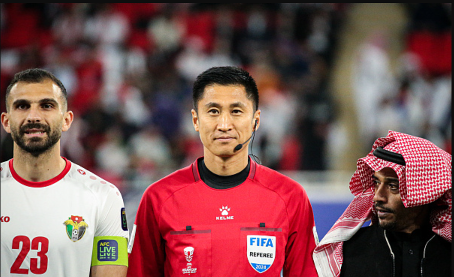 马宁率中国裁判组执法亚洲杯决赛,成为中日韩唯一代表