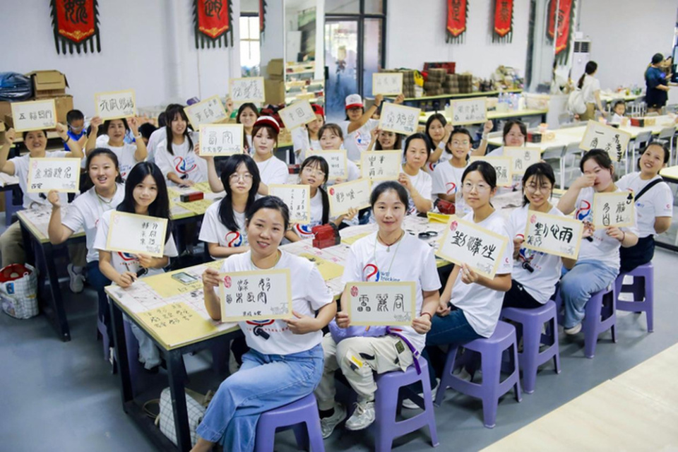 车轮伴成长·逐梦在长安 ——“货运路·巾帼行”暑期亲子营在西安圆满落幕_腾讯新闻