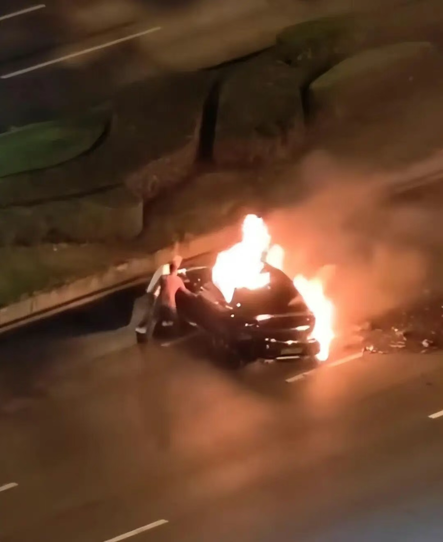 最新！成都SU7碰撞后燃烧司机死亡，小米股价暴跌超8%！客服最新回应-腾讯新闻