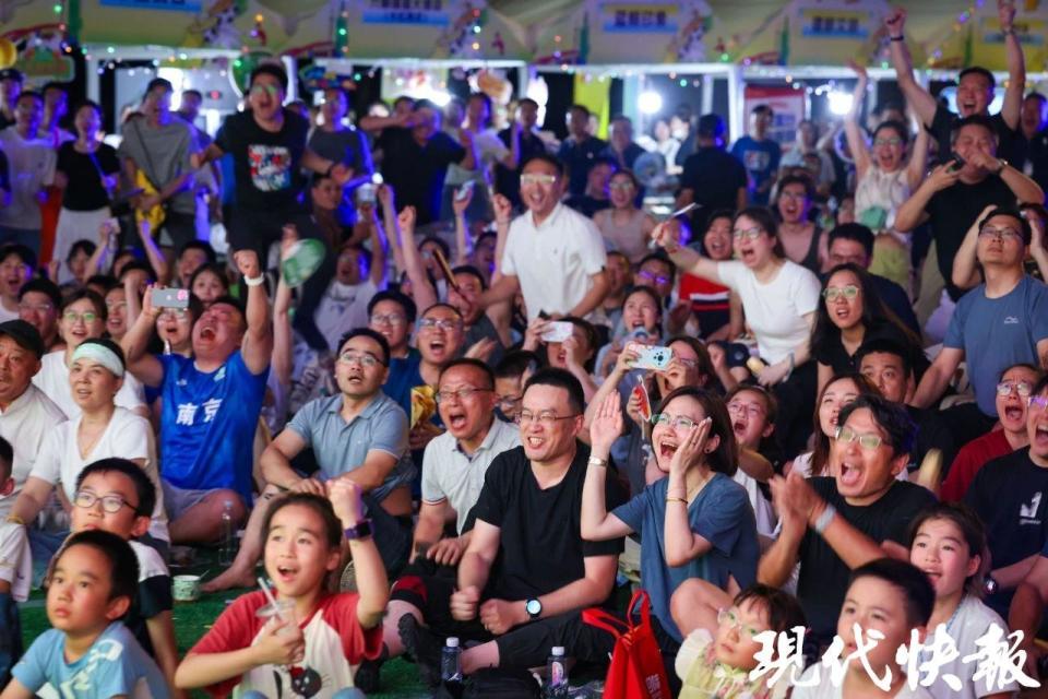 苏超带火南京住宿餐饮消费，样本企业营业额增长33.2%