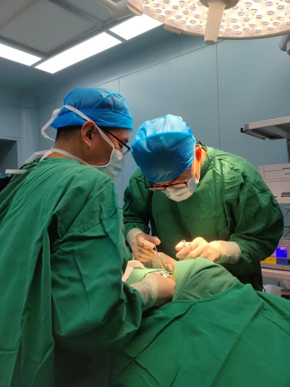 医院,杭州市儿童医院,深圳市儿童医院相关学科多名专家组成专家团队