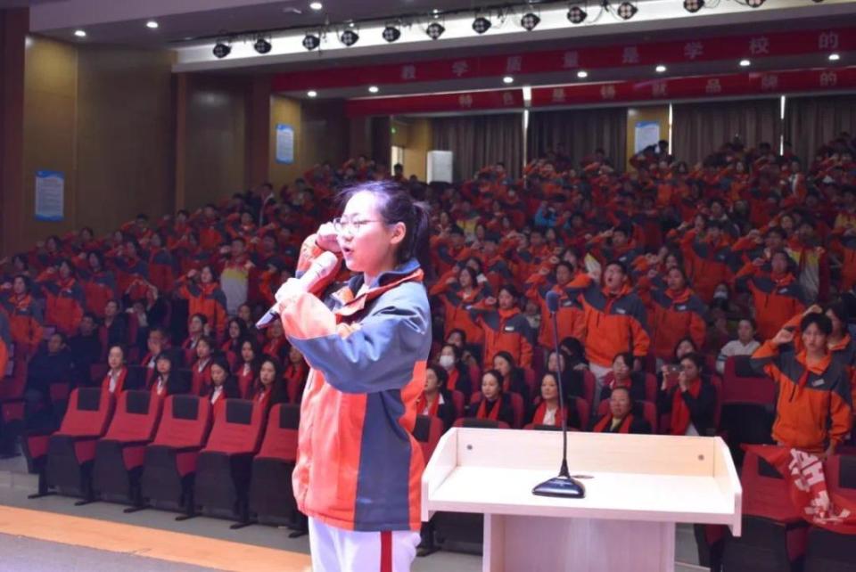 不负时光为梦而战即墨德馨珑湖中学学子中考誓师