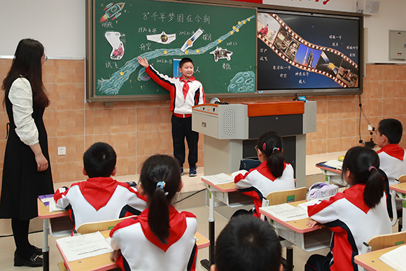 北京文汇中学校服图片