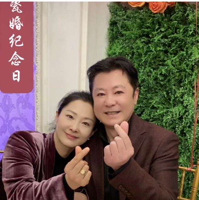 刘茜孙思瀚美国庆结婚20周年!吃中餐喝洋酒,婆婆发言惹人羡慕