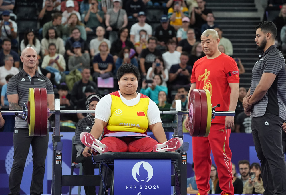 举重——女子86公斤级:郑飞飞获银牌