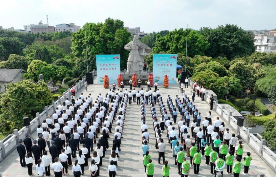 东莞石碣举行我们的节日清明祭英雄活动