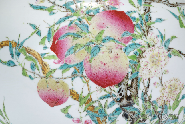 清乾隆 粉彩九桃天球瓶