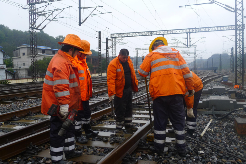 但中国铁路南昌局集团公司萍乡工务段萍乡线路车间维修二工区职工的