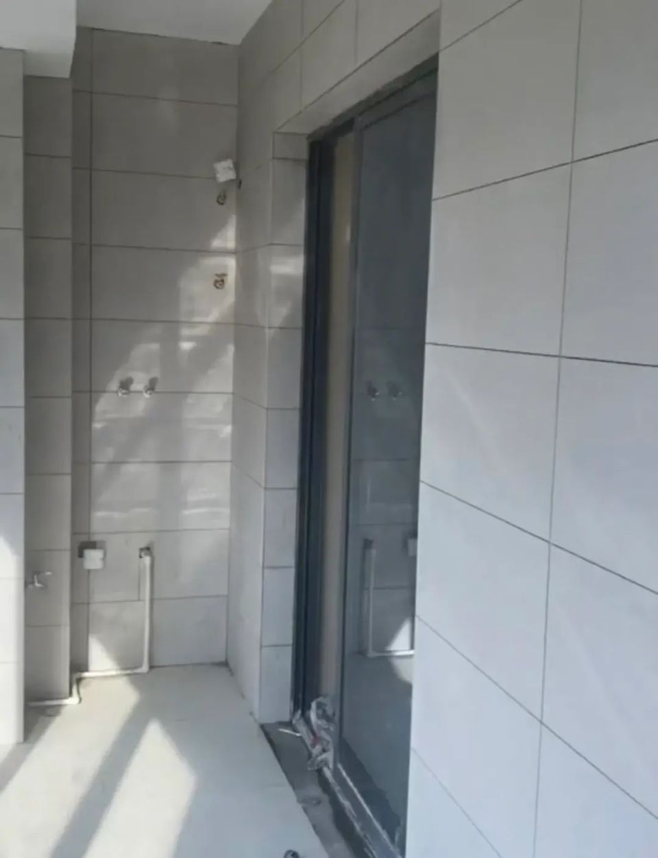 经历了雨季才知道阳台墙面贴瓷砖和刷乳胶漆的区别_腾讯新闻