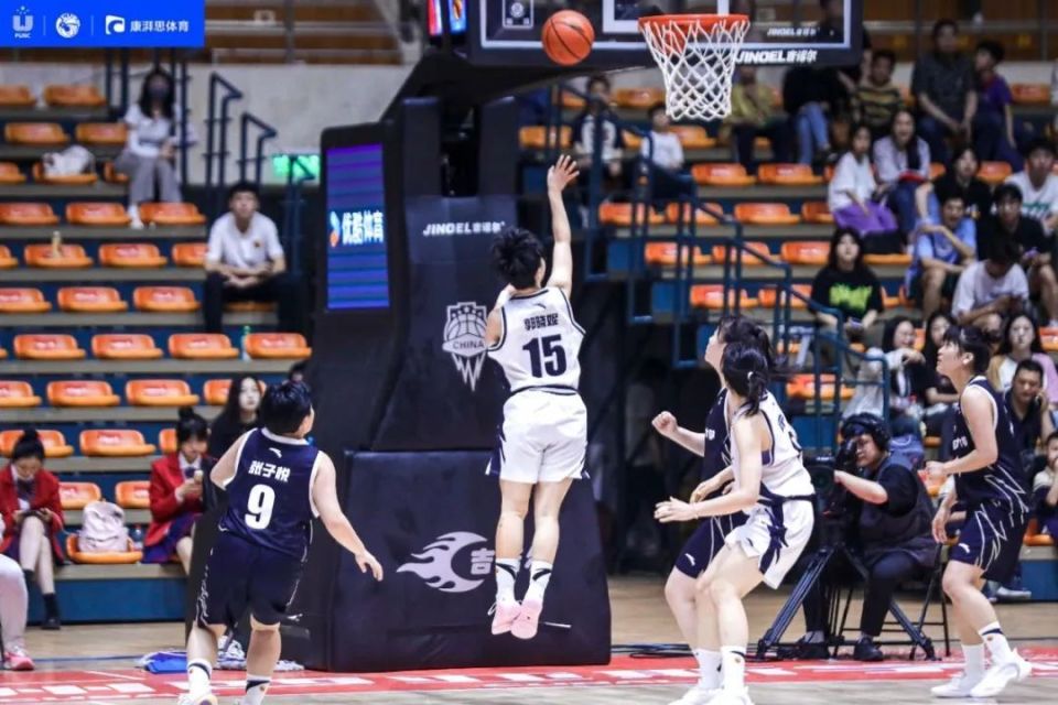 郭晓妮获得西北赛区最佳球员(mvp),在决赛中,斩获22分,8篮板,1助攻,5