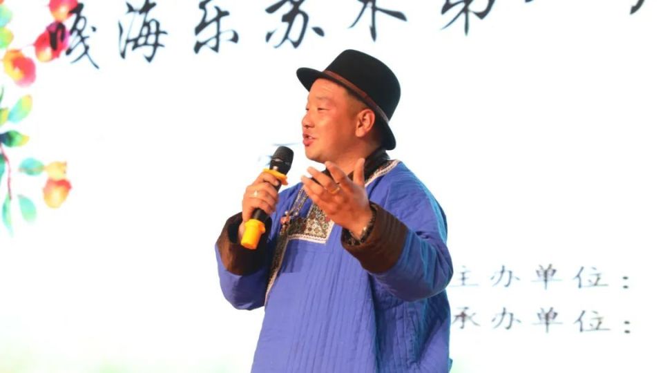 东乌旗这个苏木的"民族政策宣传月"诗歌比赛 "艺"彩纷呈