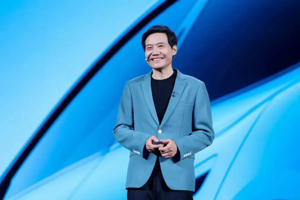 雷军在小米su7发布会现场.