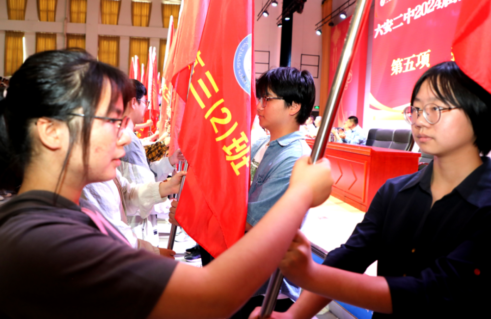 毕业季,六安二中为高三学子加油!