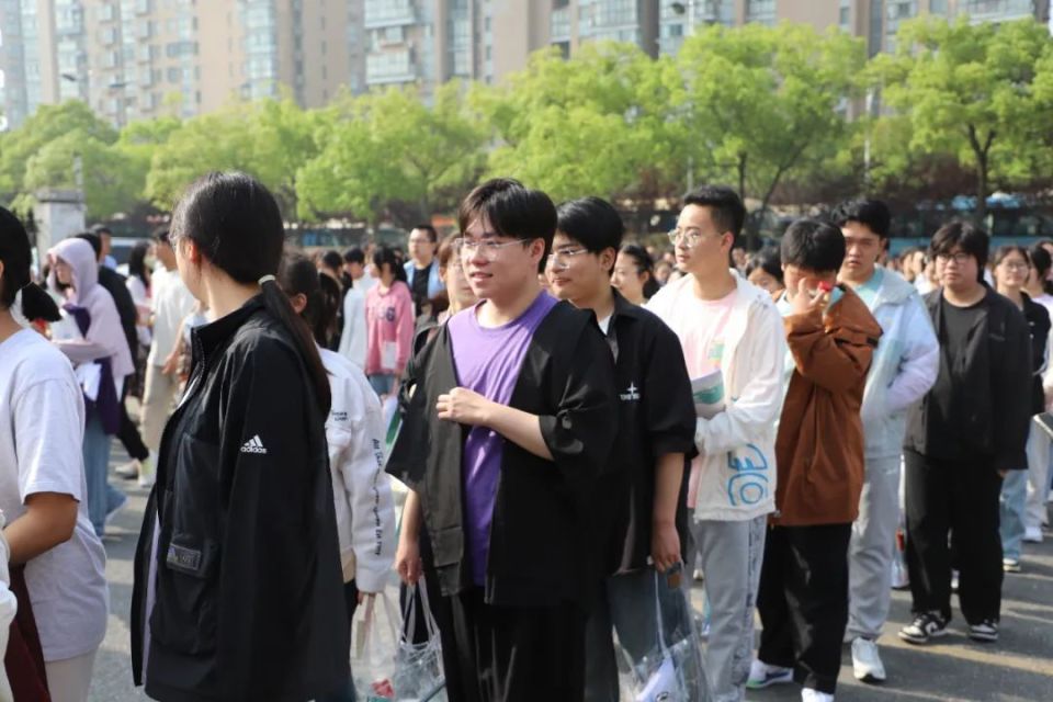 仙城中学,职教集团为梦想而战江都4221名学子走进考场2024年高考拉开
