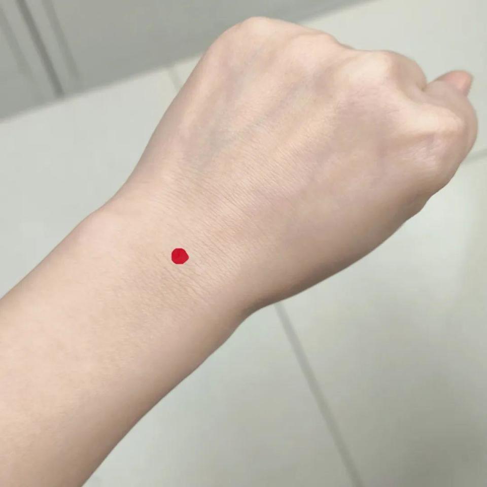 手背上有个“神奇按钮”！手凉时按一按，缓解手脚冰凉，越按阳气越足！_腾讯新闻