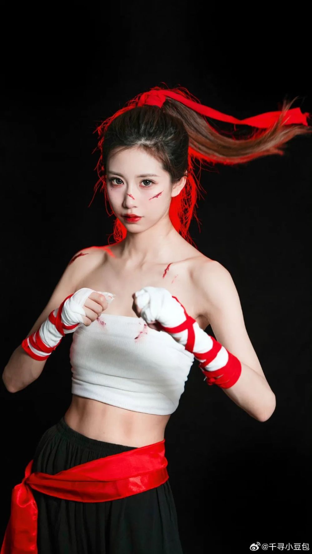 余霜被人质疑颜值p图太过!现场图真的变成阿姨了?