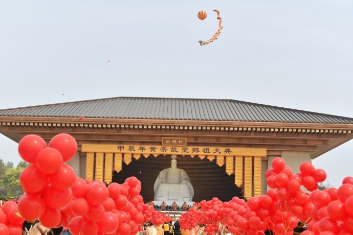 华夏儿女齐聚故里 恭拜先祖展望未来_腾讯新闻