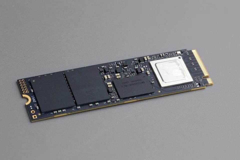秒杀其他PCIe 5.0 SSD！真“满血版”PCIe 5.0 SSD：长江存储致态TiPro9000首测_腾讯新闻