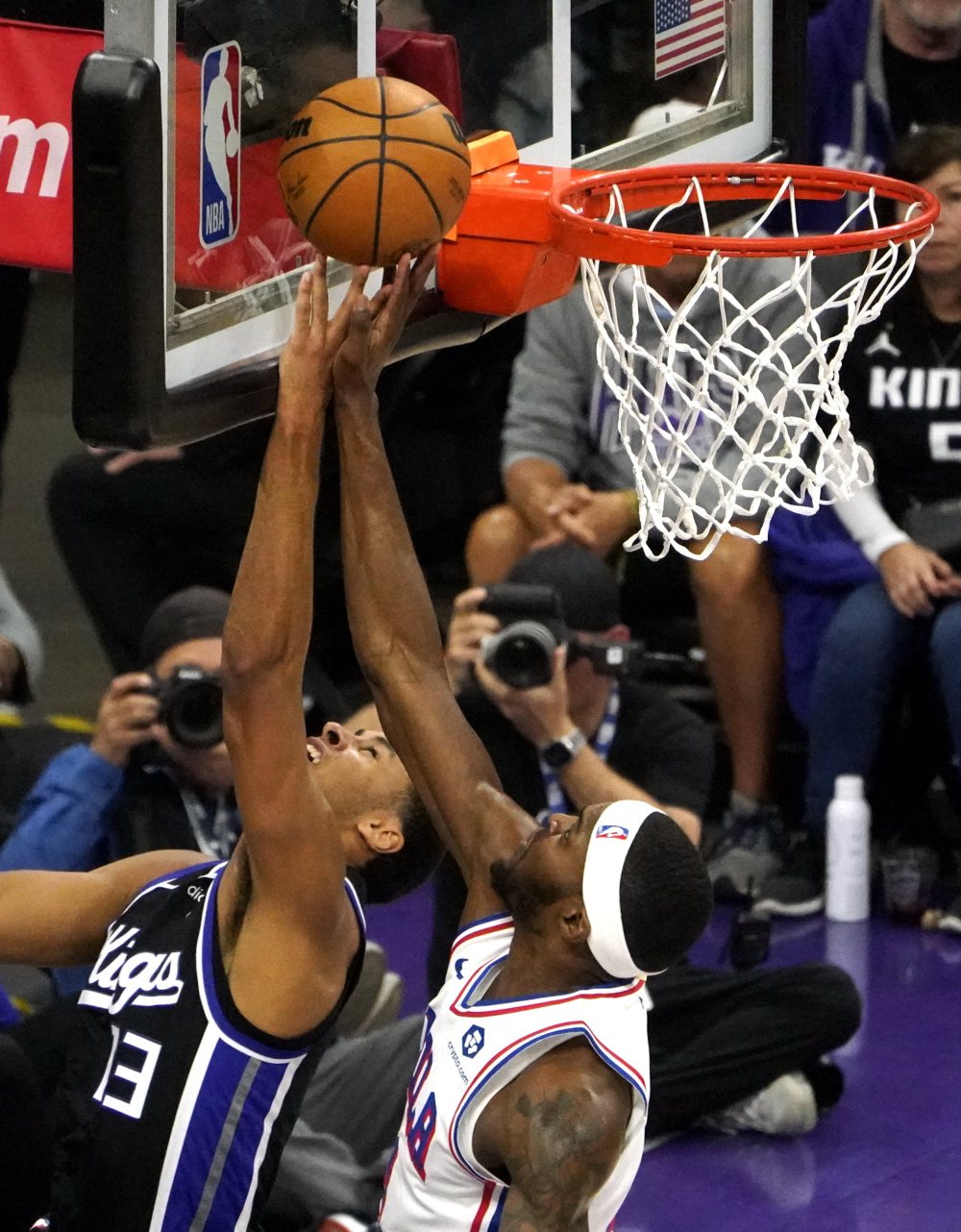 篮球nba常规赛国王胜76人