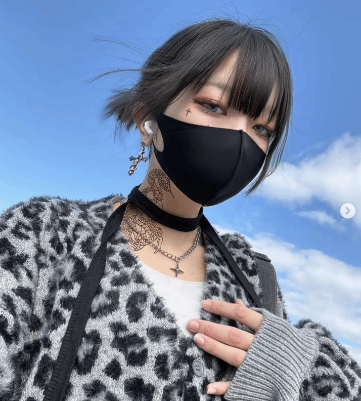 日本人妻cos《葬送的芙莉莲》尤贝尔:死鱼眼超还原