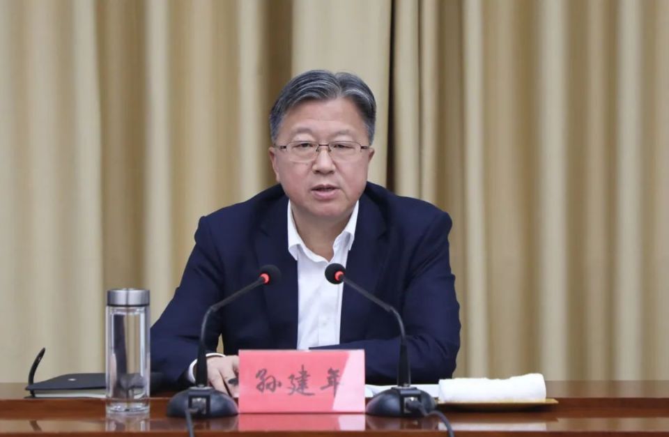 孙建年调研全市开发园区招商体制改革工作时强调:推动