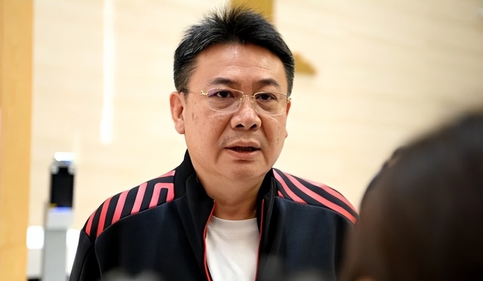 张常宁出生于江苏常州市,他的父亲张友生曾是男排国手,哥哥张晨同样是