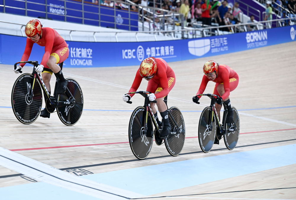杭州亚运会中国队夺得场地自行车女子团体竞速赛金牌刷新亚运会纪录