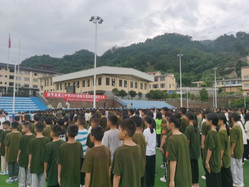 贞丰8月21日,贞丰县消防救援大队以贞丰县第二中学新生军训为契机