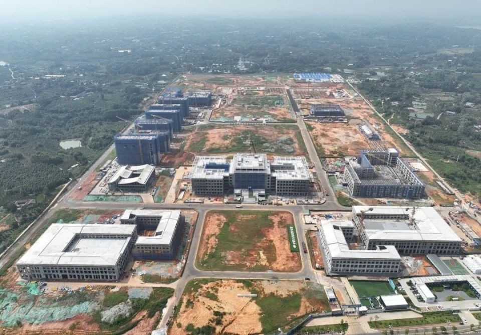 "眉山市岷东新区管委会相关负责人介绍,现阶段整个项目的施工进度已