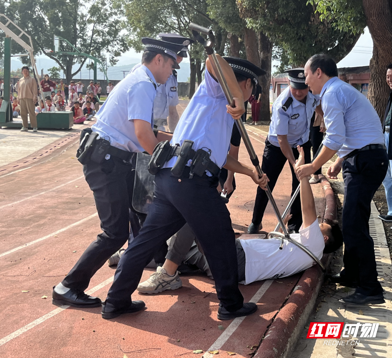 通津铺镇中心完小:绷紧反恐防暴安全弦 谱写校园和谐平安曲_腾讯新闻