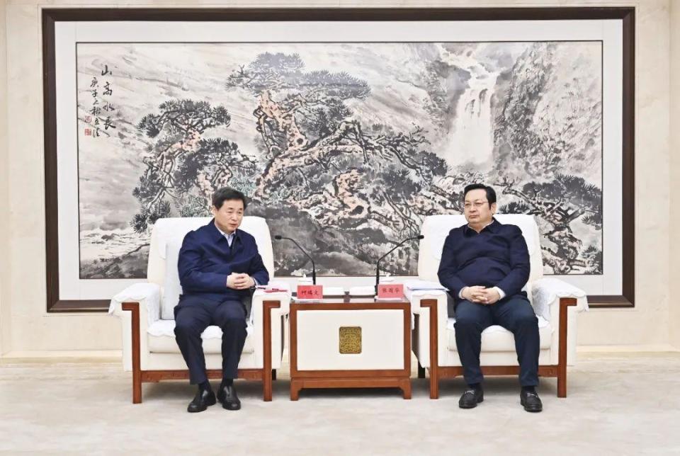 张国华与中国电信集团党组书记、董事长柯瑞文一行举行工作座谈