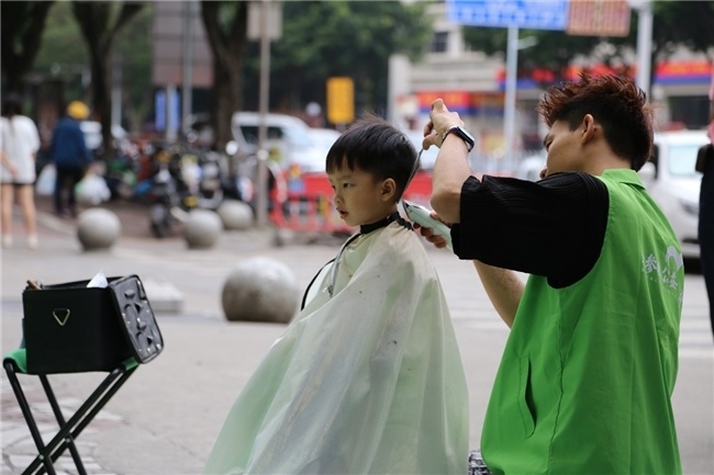 大参林会员服务日,到店即可享受免费理发服务