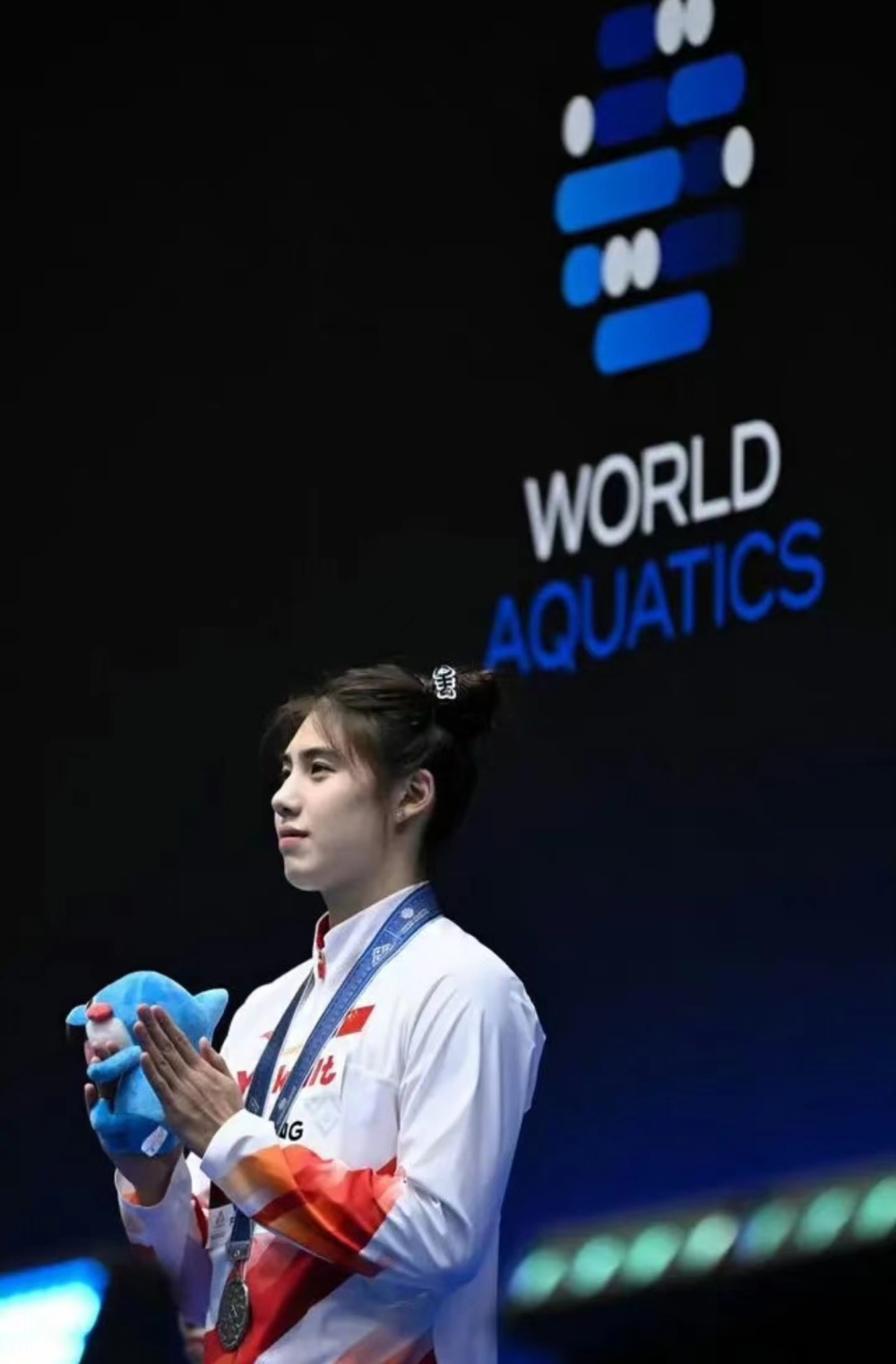 张雨霏回应领奖换哪咤造型 张雨霏在领奖前换了一