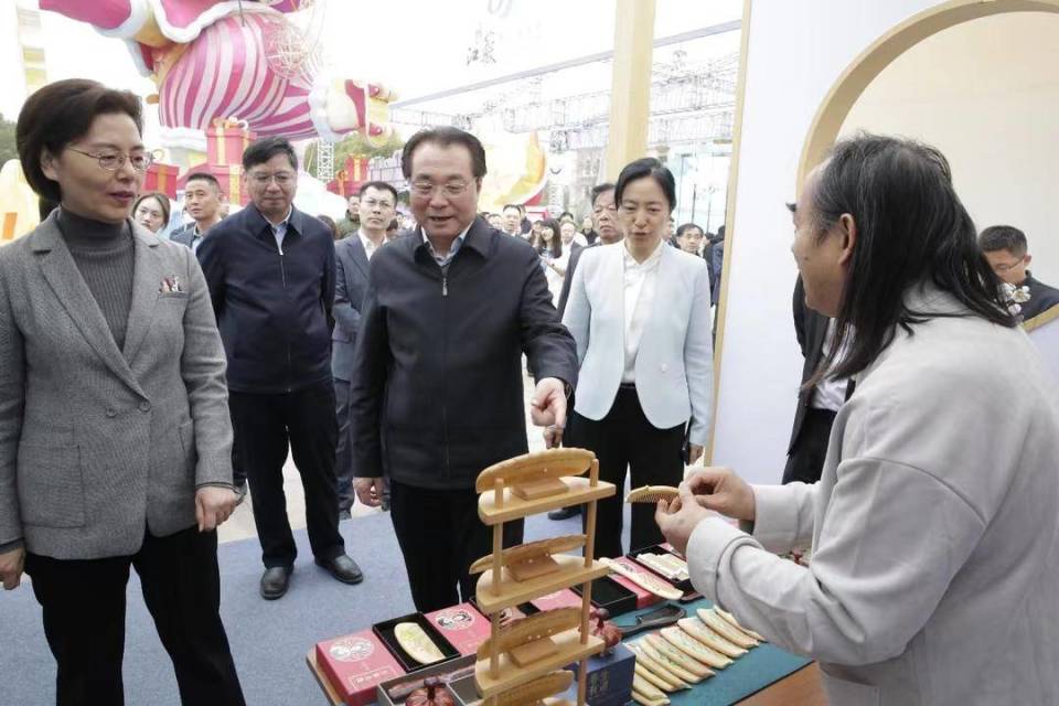 2024"水韵江苏·有你会更美"文旅消费推广季启动_腾讯新闻