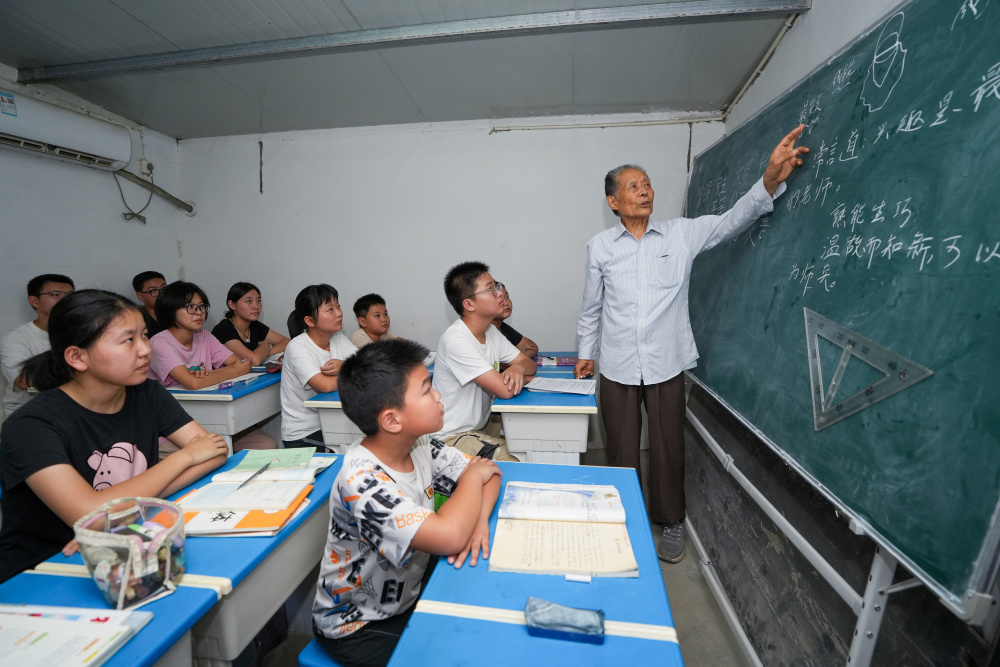 农村小学教师图片