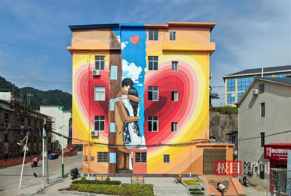 以墙为纸,大型系列墙绘壁画《仙岛湖之恋》一期完工
