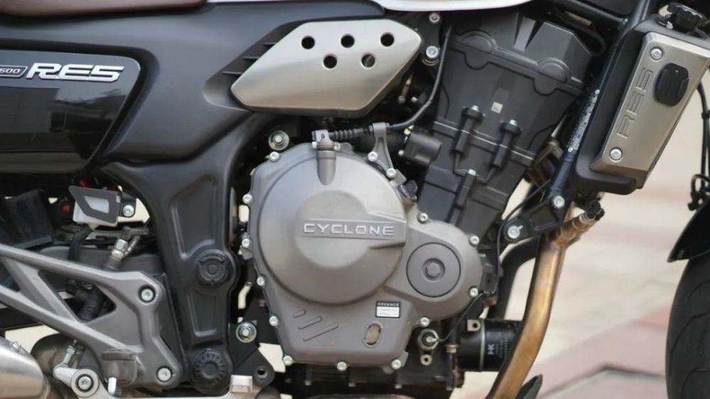 赛科龙re560搭载了,宗申全新的nd560双缸平台,这台发动机据说是由