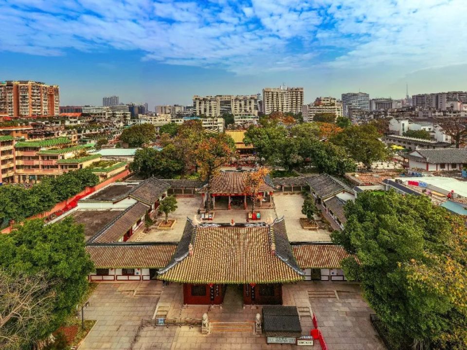 光孝寺是羊城年代最古,规模最大的佛教名刹,这座"岭南第一古刹",就