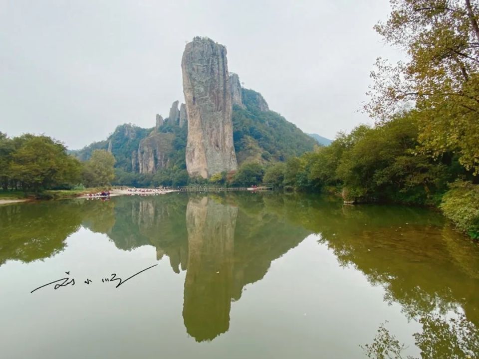 而说到缙云县最有代表性的旅游景点,那肯定就不得不提"鼎湖峰",这里