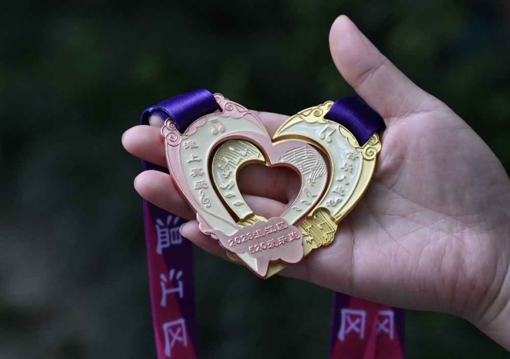 钻石婚,金婚,铜婚……"5.20" 成都首批纪念婚证发出!_腾讯新闻