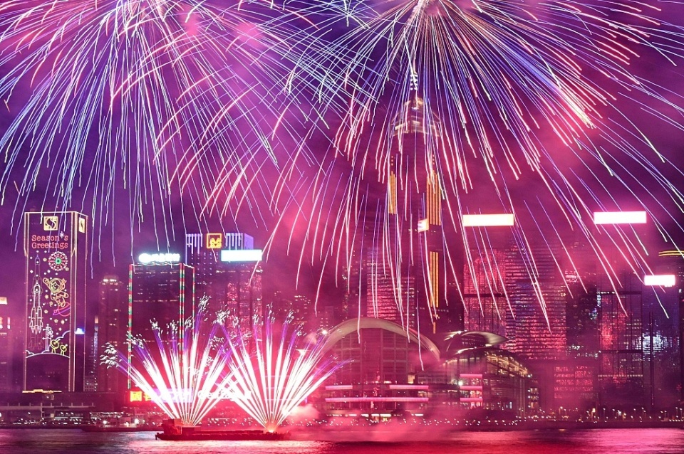 龙腾四海|香港2万3千余发烟花绚烂,祈愿"龙年新传奇"