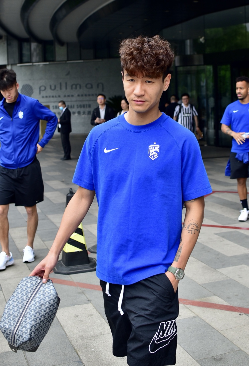 观点|韦世豪回击小球迷上热搜,中国足球应守住言论底线_腾讯新闻