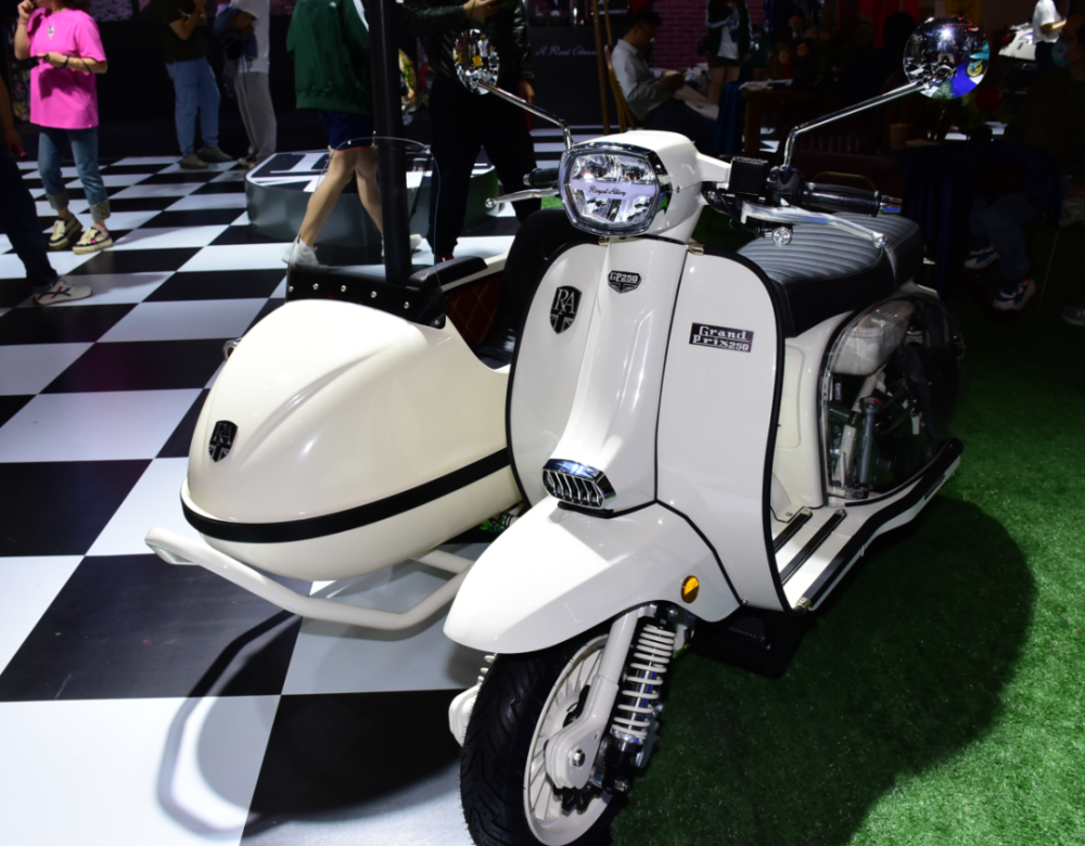 【北京摩展】royalalloy发布多款摩登潮流车款,mt系列透明车壳分外